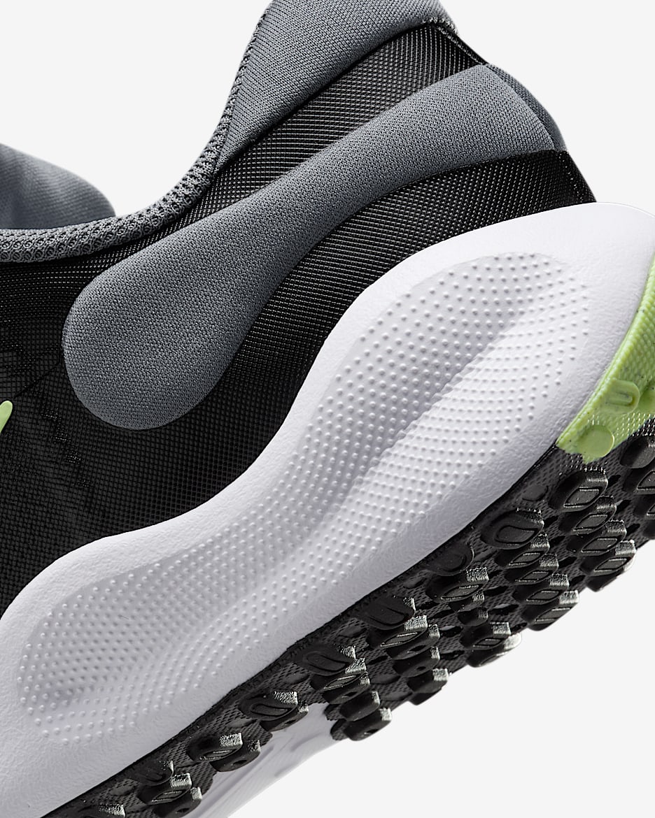 Nike revolution gs hotsell